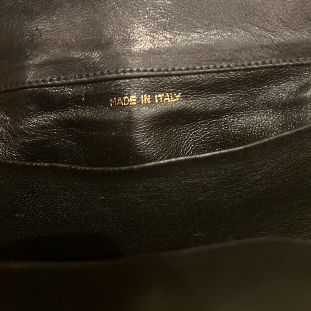 100% Vintage Chanel Clutch with original chain. Can be worn crossbody. - Picture 7 of 14